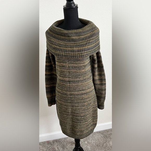 Maggy London turtle neck long sleeves sweater dress unused size Medium - Picture 6 of 12
